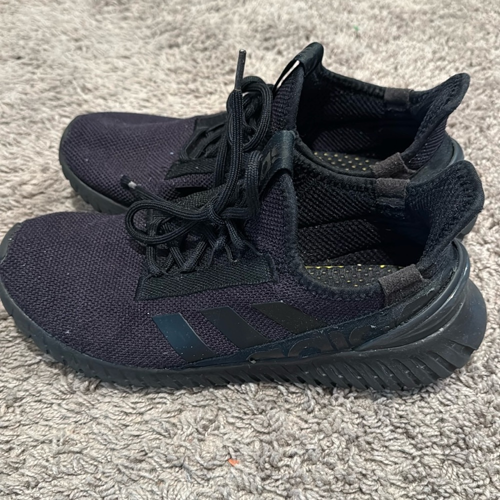 Men’s size 10 Adidas cloud runners